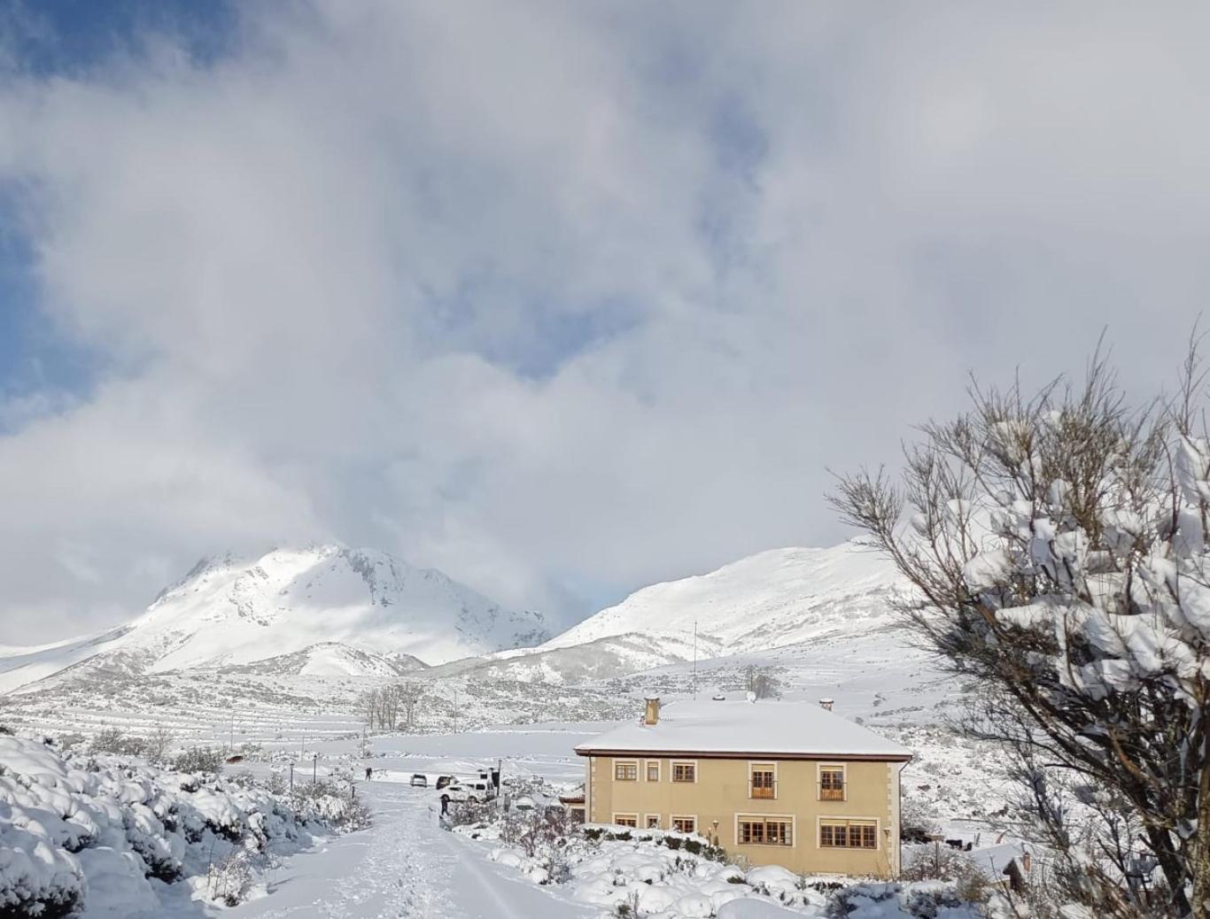 Hotel Pico Espiguete Alba De Los Cardanos Екстер'єр фото