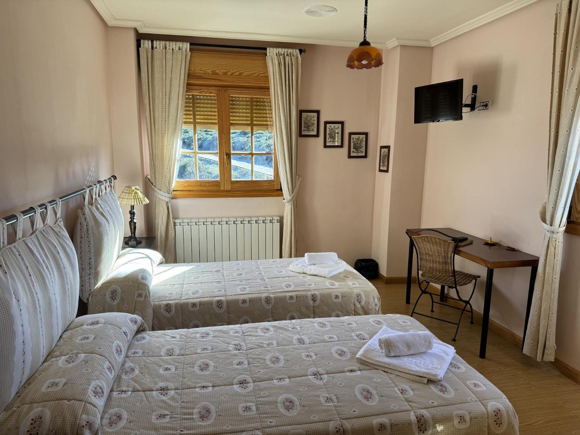 Hotel Pico Espiguete Alba De Los Cardanos Екстер'єр фото