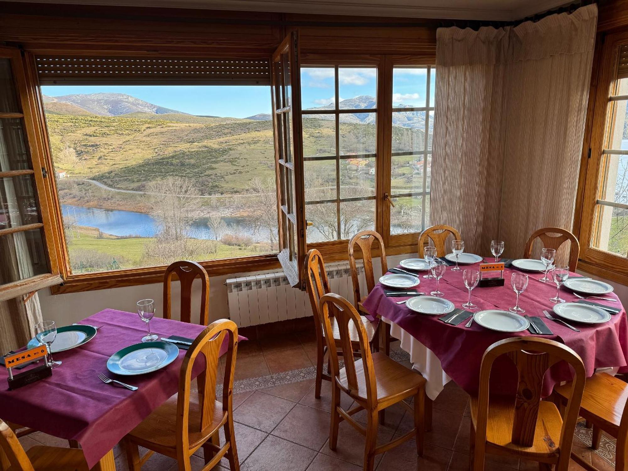 Hotel Pico Espiguete Alba De Los Cardanos Екстер'єр фото